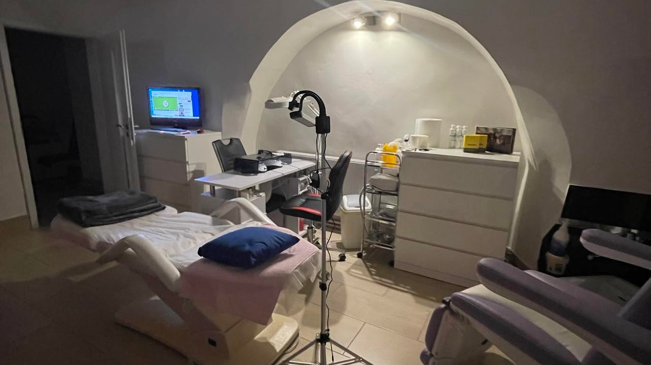 Kosmetický salón Chrudim – profesionální vybavení a IPL lampa
